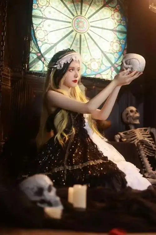 白光莹真人cosplay展示还原度超高目测是个高颜值的小姐姐