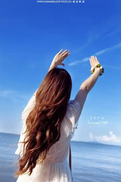 海滩女生阳光唯美小清新图片_2018女生最火的头像