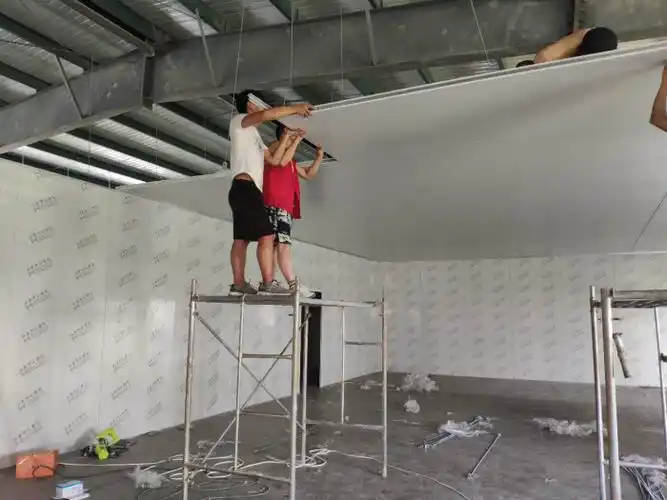 建筑/建材 产品正文      山东中汇生产中空玻镁彩钢夹芯板生产厂家