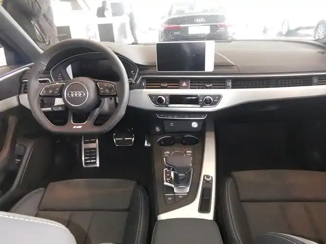 一款带你感受诗和远方的车,2020款奥迪a4 avant乌鲁木齐到店实拍