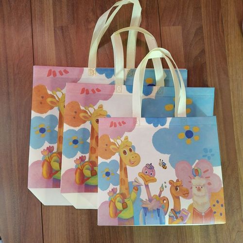 可爱卡通儿童覆膜无纺布环保手提袋童装店袋子服装店礼品袋幼儿园