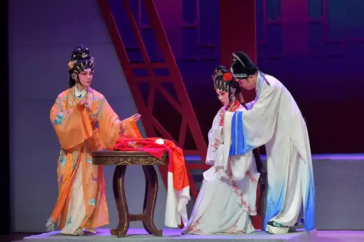 重释经典广州粤剧院年轻班底演绎桃花扇传奇