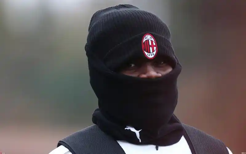 "我是一个没有感情的杀手" 凯西蒙面训练巨搞怪