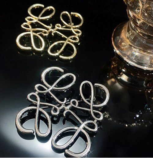 乌鸦西装夏季高档嘉伦小姐任嘉伦胸针罗意顾川同胸针