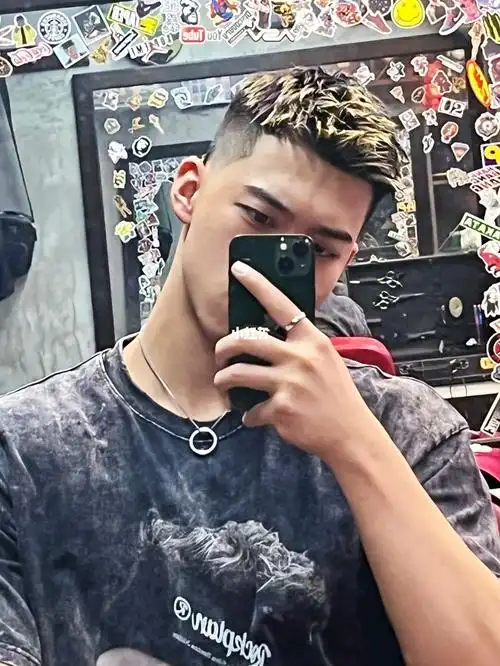 很合适#前刺发型  #金色头发  #挑染  #男生染发