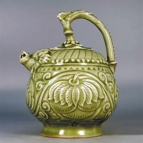 耀州窑青釉刻花提梁倒流壶(资料照片).
