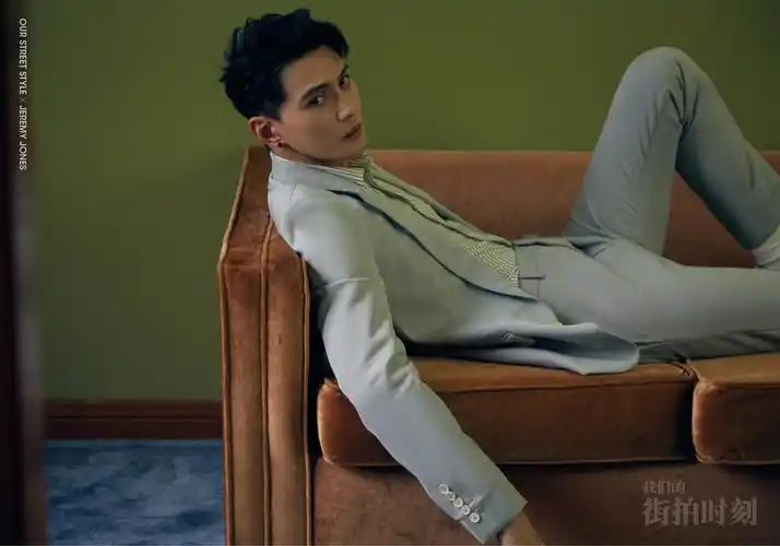 徐正溪西装上演完美长腿杀绅士风别致有型