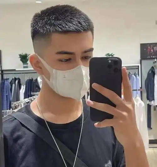 男生们最简单帅气的发型,莫过于寸头发型了.