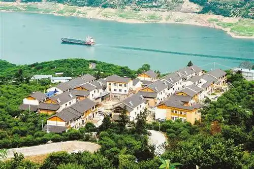 经过风貌改造的巫山县曲尺乡柑园村集中安置点.