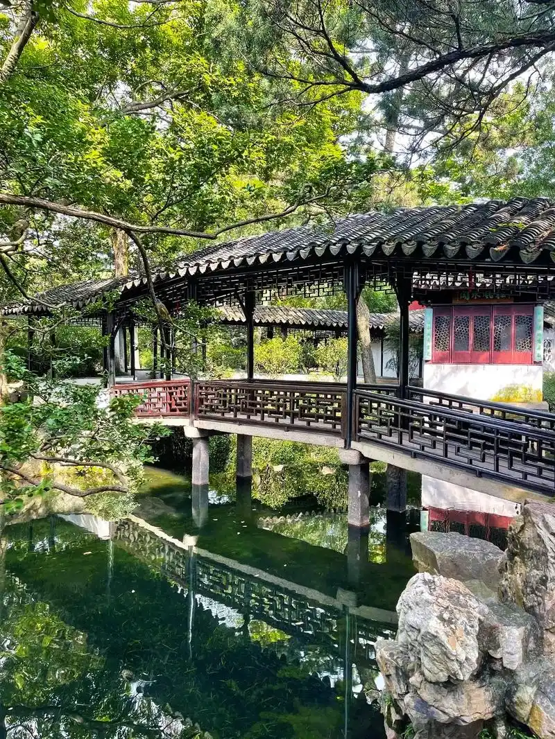 "绝怜人境无车马,信有山林在市城".拙政园是苏州著名古典园林 - 抖音