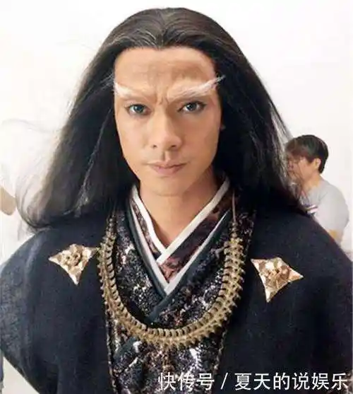 有种"整容"叫《花千骨》中的单春秋,脱下古装后,帅到认不出