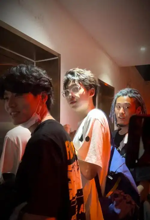 当你在看某幻时,王哥也在看着你幻右猩幻星幻动物组热度(4889)评论(71