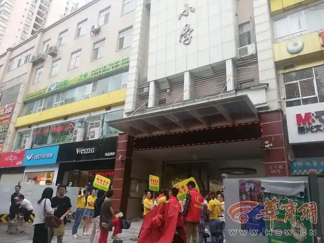 吉祥路小学快开学了门口被围挡施工项目方力争8月31日前撤掉