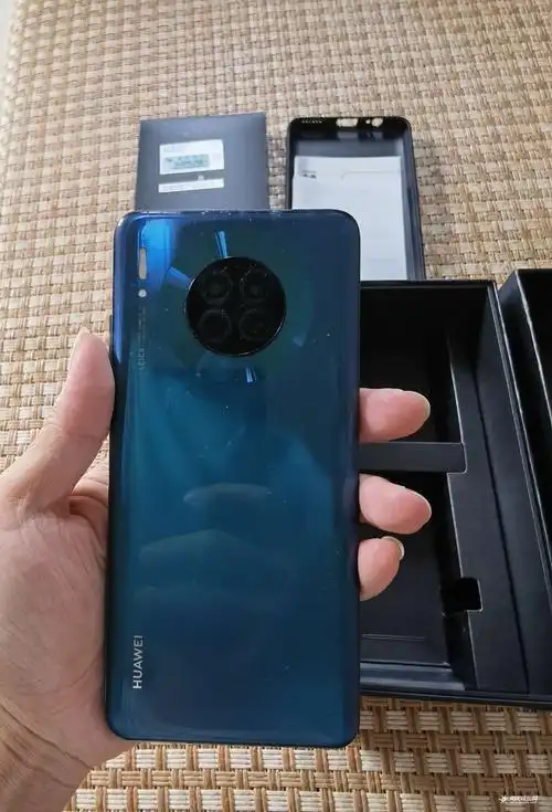 出一台自用华为mate305g,8 128,箱说都在,实价2600