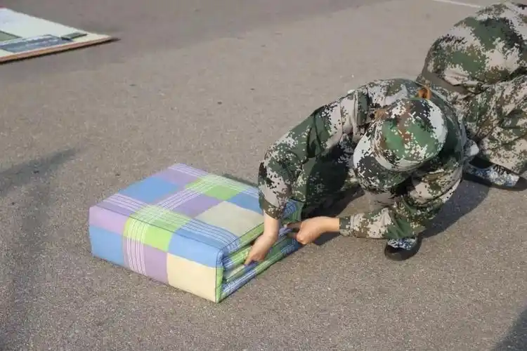 叠被子大赛第二名又是一个别样的军训生活军训第十二天纪实