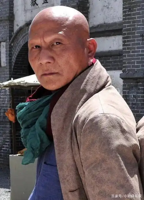 演一辈子坏人备受尊敬,妻子:虽然外表冷酷,但是内心却非常暖!