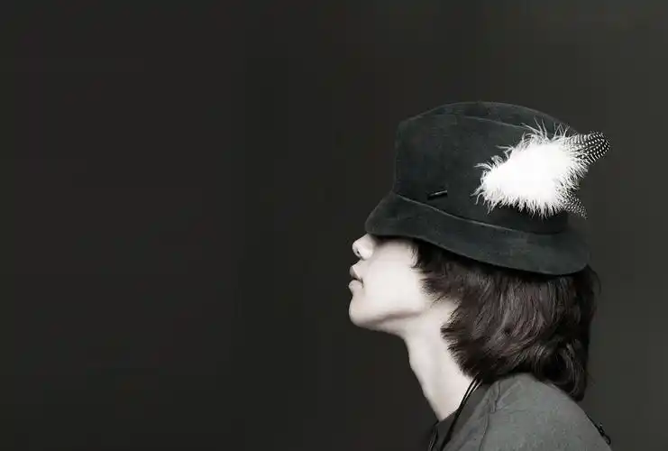 p>郑智薰(rain),1982年6月25日出生于韩国首尔,韩国流行男歌手,演员