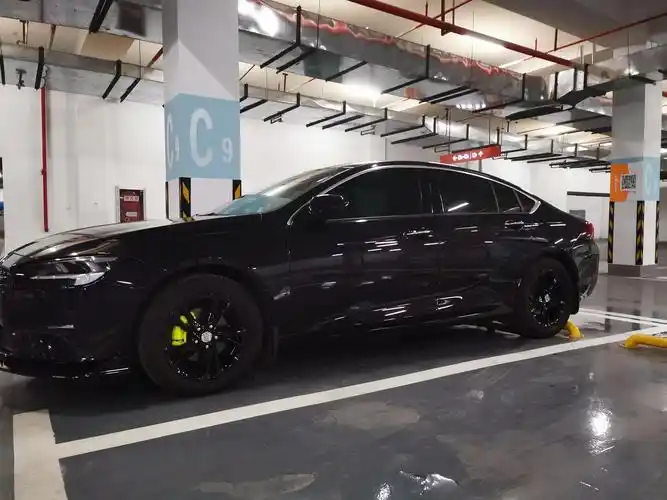 别克君威黑武士