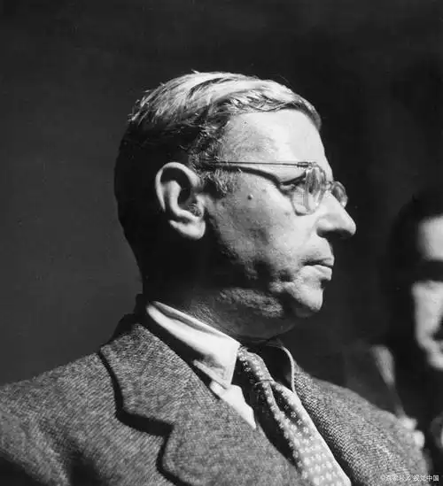 提到存在主义,我们自然会想到法国著名哲学家让 - 保尔·萨特(jean