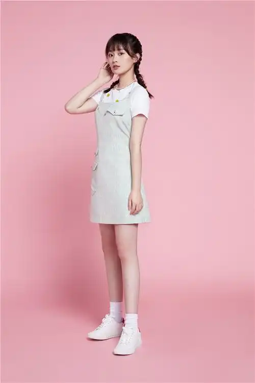 李澳曝明媚生日写真,实力小花初绽光芒