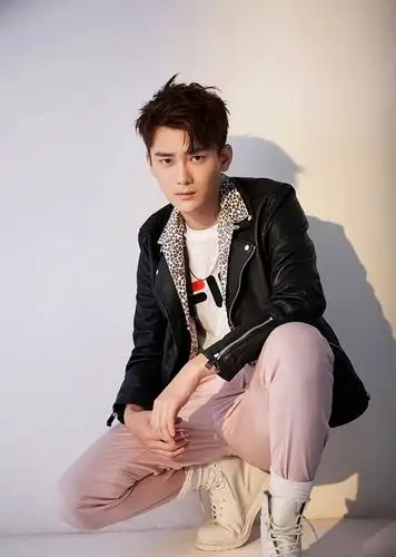 熊梓淇的无水印高清版大片 眼神锐气逼人