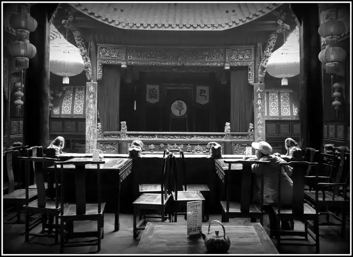 老舍的《茶馆》描绘的是京城茶馆文化的精髓