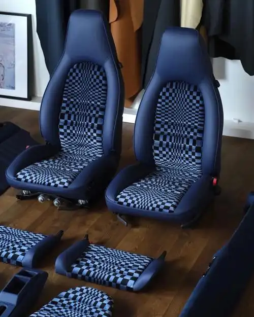 把汽车座椅弄点花样重新改造换个心情