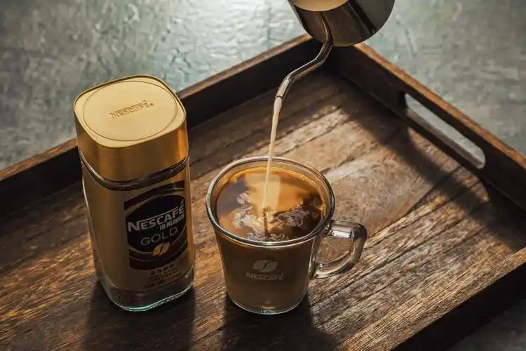 雀巢承认60%产品不健康,被质疑30多年的速溶咖啡,还能喝吗?