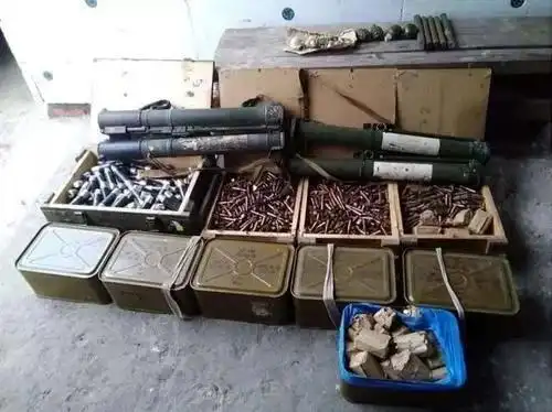 为什么装子弹用木箱,而不用坚固的铁箱?老兵:木箱用途更大_弹药箱