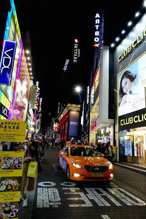 韩国旅游首尔明洞购物街