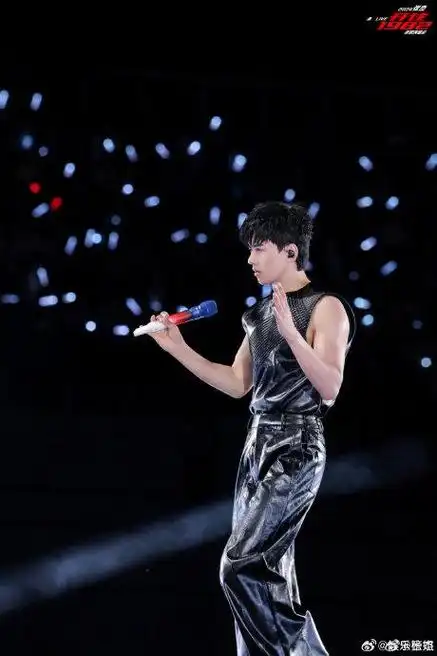 张杰晒舞台照告别呼和浩特演唱会,以后我们就不再是"最熟悉的陌生人"