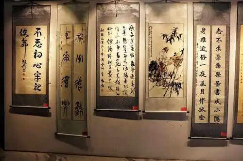 内蒙古赤峰老年书画协会,举办"庆国庆迎中秋 全市老年书画展".