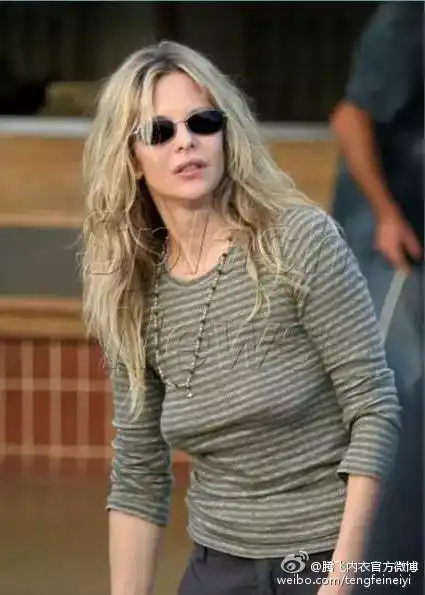 穿不穿文胸都有理由!