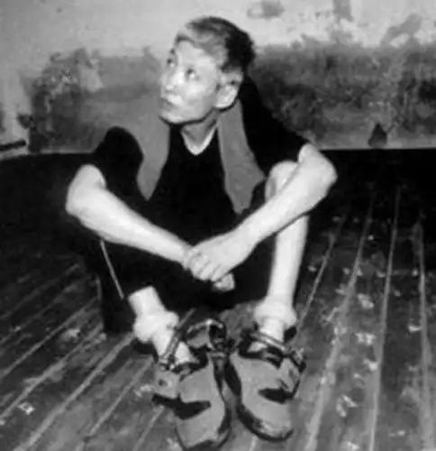 东北"黑帮教父",扇脸刘德华,打残副市长的儿子,竟比乔四还狂