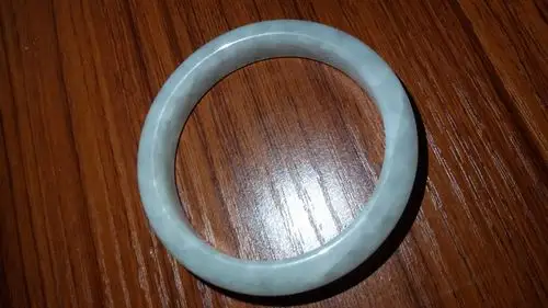 景龙盛世,马程老师,请您帮我看下我的玉镯,3500元在云南买的,到底值