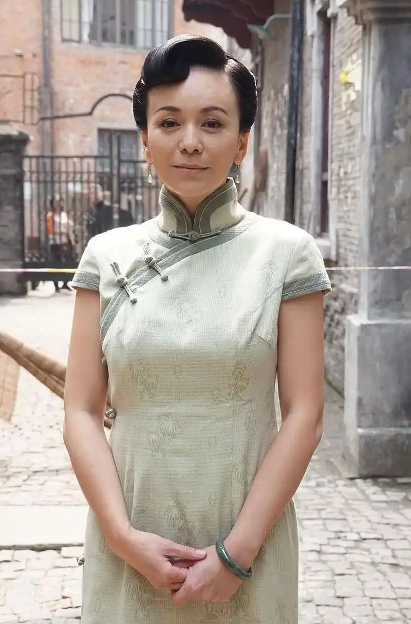 4月13日,52岁的雪姨王琳直播.  有网友问:"你拉皮了吗?这么年轻?