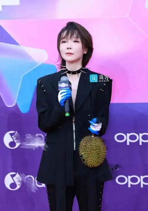 音乐盛典女歌手红毯生图:鞠婧祎再现"半永久妆发",6