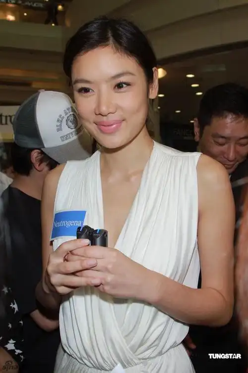 p>乐基儿,1980年8月22日出生于 a target="_blank" href="/item/澳门