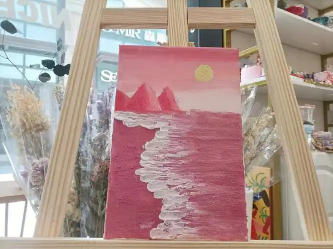 丙烯画相对来说会比较简单一点没有画画功底的朋友也可以轻松上手喔