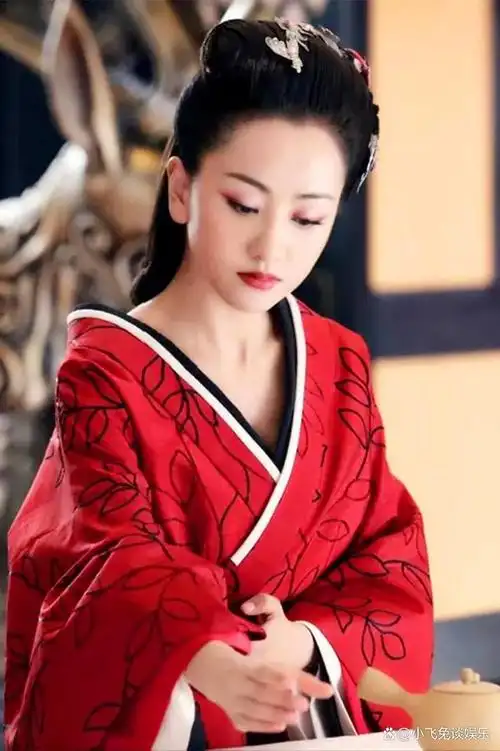 今天,我们就来盘点一下那些影视剧中的古装绝美红衣造型角色,从《陈