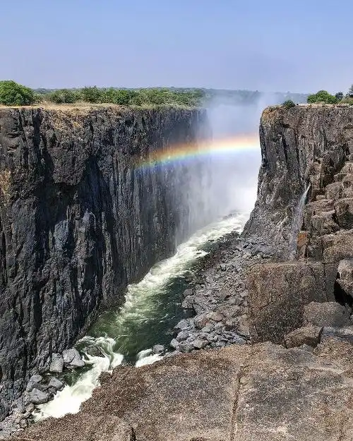 victoria falls, the largest and most beautiful and famous