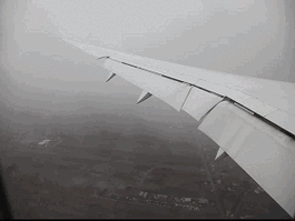 前缘缝翼的主要作用是推迟流动分离,即气流脱离机翼表面,并在空间形成