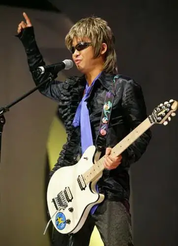 李延亮是中国年轻一代的优秀吉他手,曾受过讴歌和老五的指导.