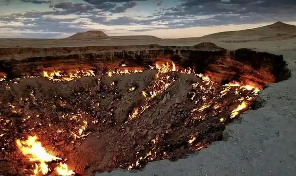 煤层自燃是指煤炭在没有外部火源的情况下自发燃烧.
