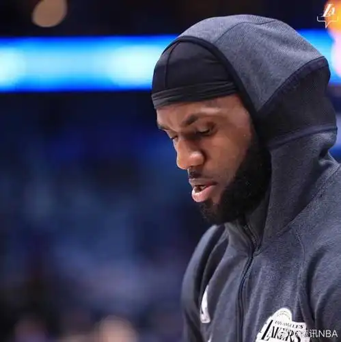 有没有勒布朗詹姆斯的高清头像或者壁纸,帅一些的?