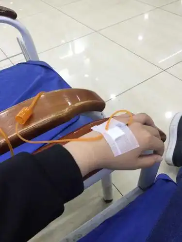 一个人去打针是怎样的一种体验?