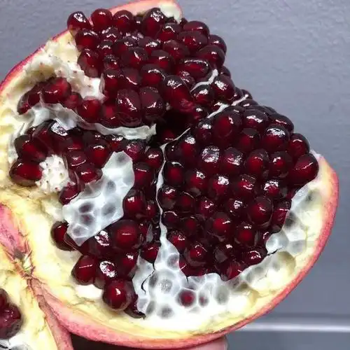 秘鲁黑钻石榴 (black diamond)黑钻石般高贵的果粒色泽,约750g/颗