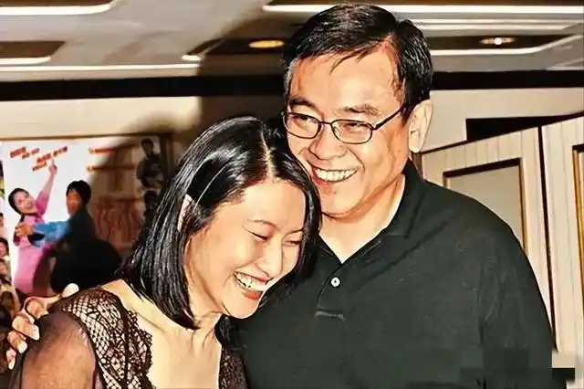 徐克小30岁女友疑似怀孕,丁克原配成笑话!尔冬升谭咏麟也如此