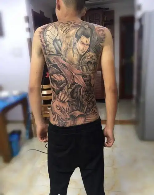 满背二郎神纹身图片_成品背部传统人物纹身图案