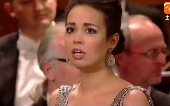 美国女高音nadinesierrasemprelibera茶花女永远自由傻瓜啊我真的傻瓜